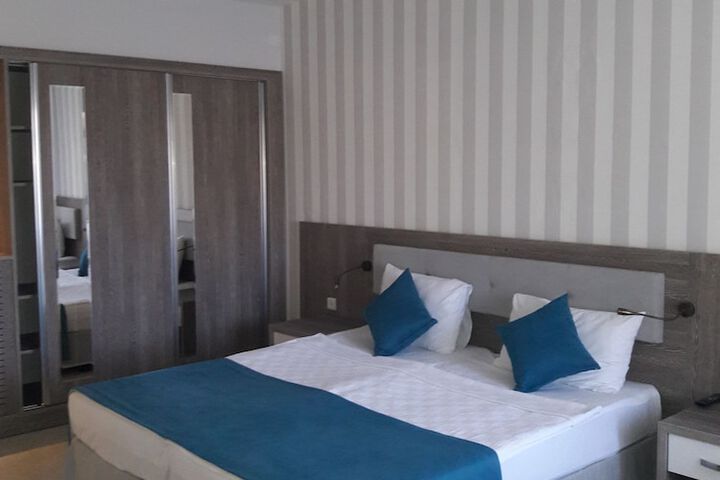 Room 8 of 132