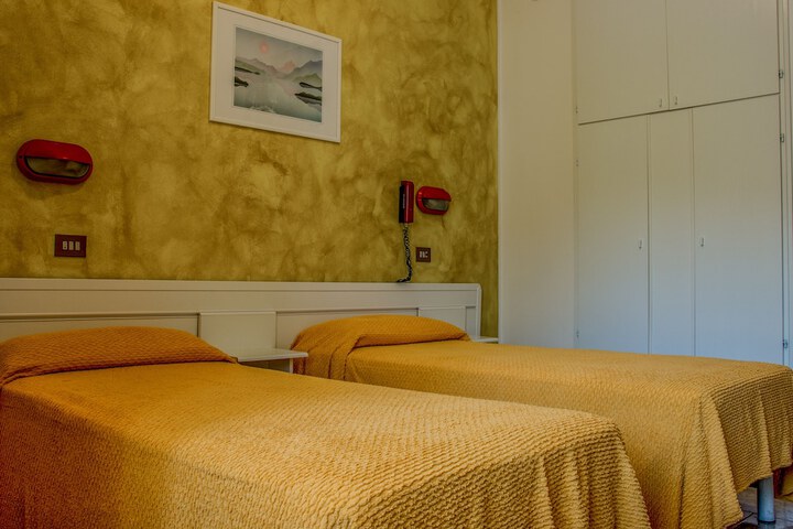 Room 16 of 48