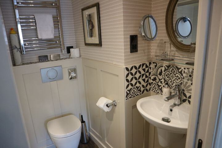Room 42 of 62