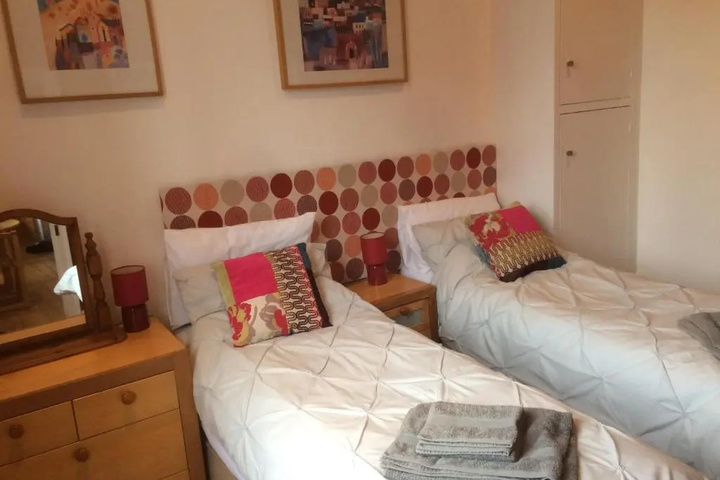 Room 5 of 12