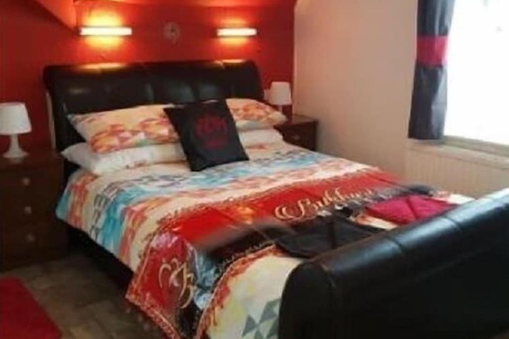 Room 6 of 35