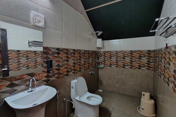 Room 5 of 14