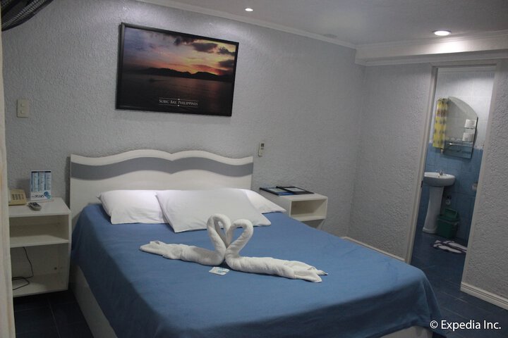 Room 27 of 83