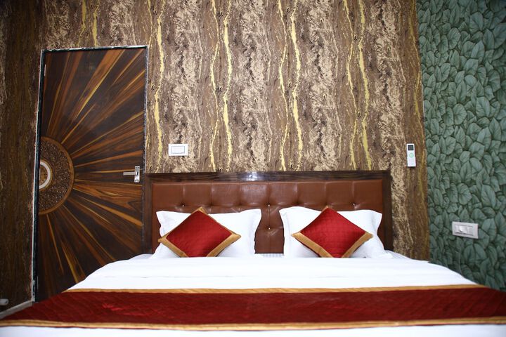 Room 3 of 24
