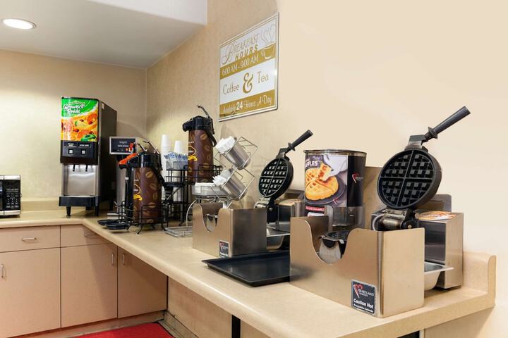 Breakfast/Coffee Service 22 of 26