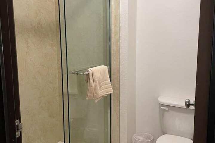 Room 12 of 16