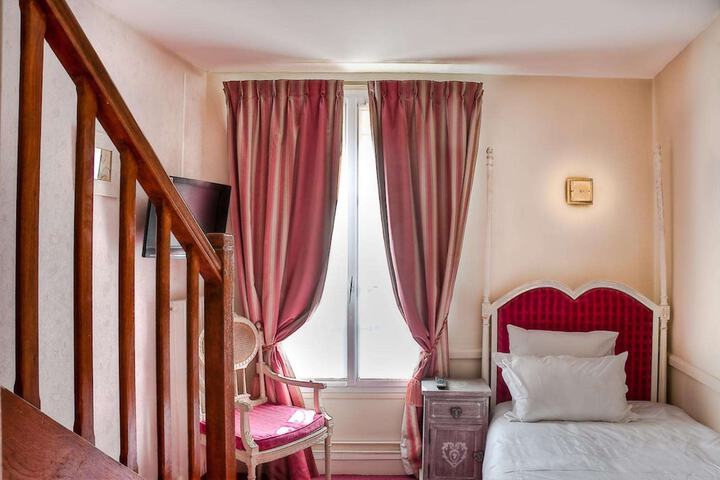 Room 17 of 40