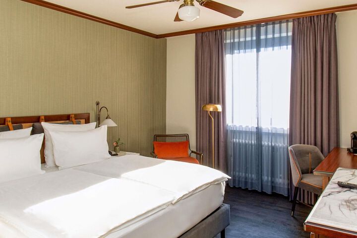 Room 25 of 145