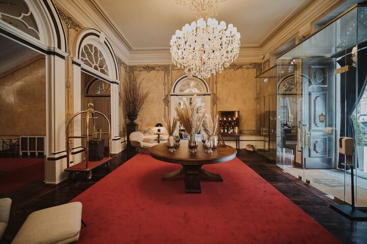 Guest Lobby