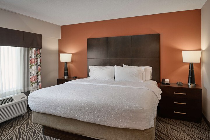1 King Bed (15 of 18)