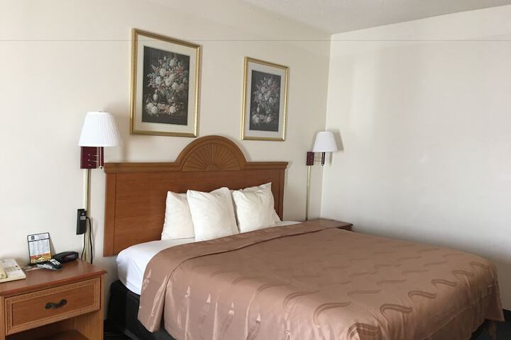 1 King Bed (12 of 19)