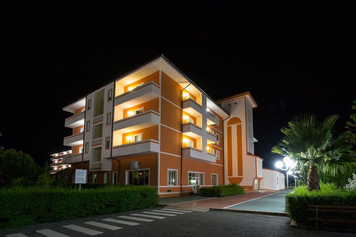 Pools & Facilities
