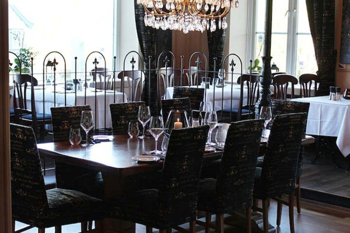 Dining 42 of 59