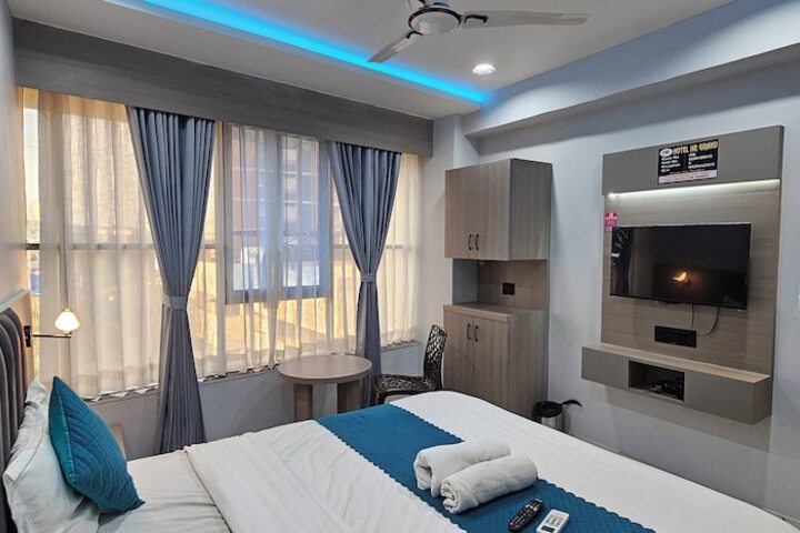 Room 13 of 18