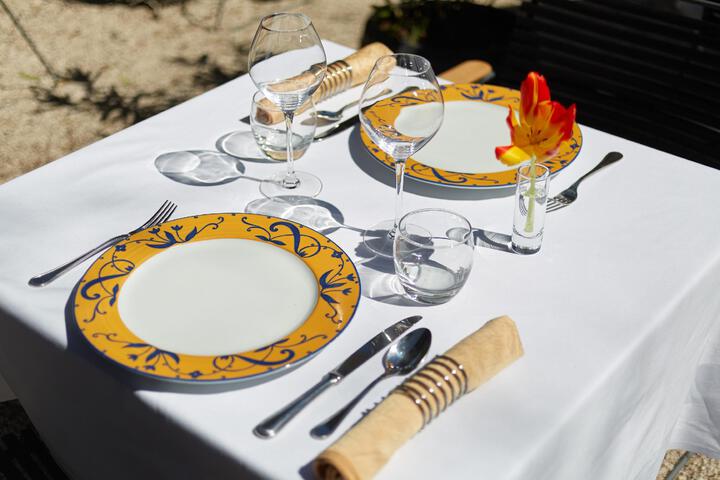 Dining 9 of 11