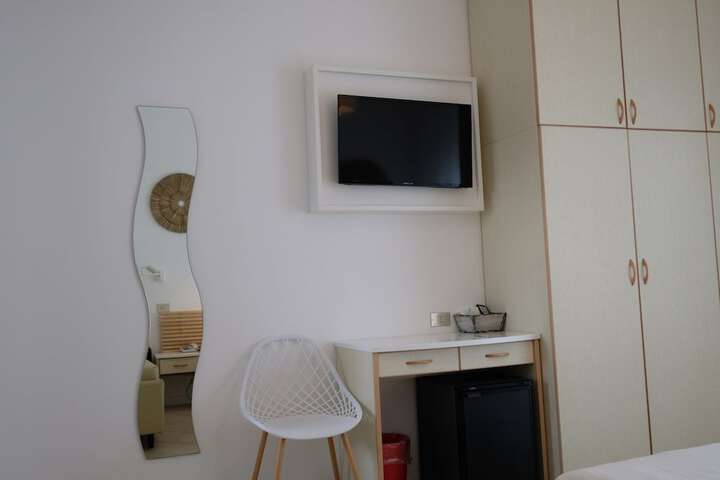 Room 52 of 123