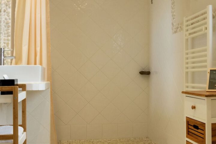 Room 104 of 155