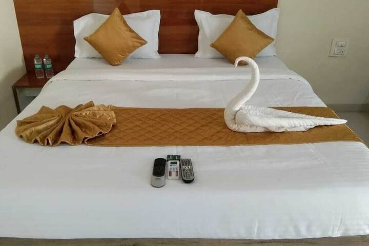 Room 5 of 14
