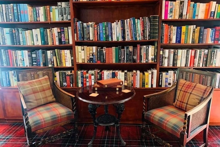 Lounge 49 of 82