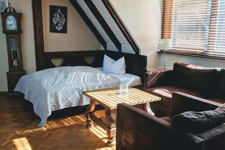 Room 9 of 27