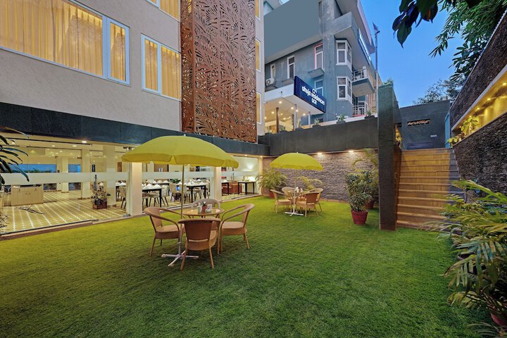 Hotel Exterior 18 of 20