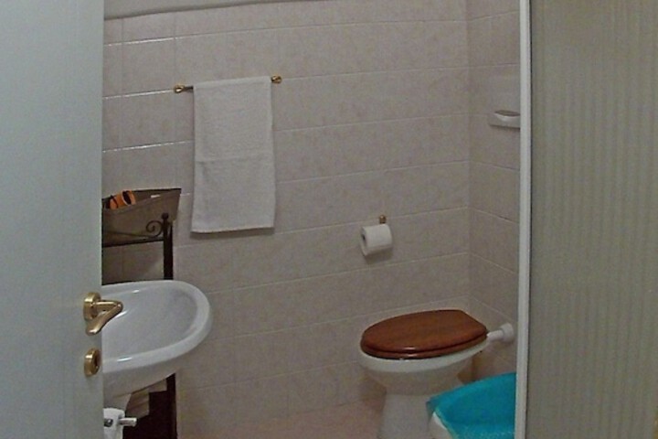 Room 18 of 25