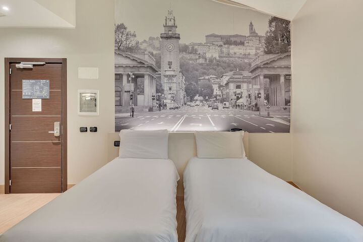 Room 5 of 36