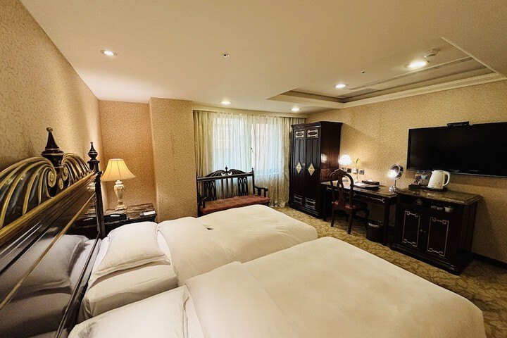 Room 38 of 216