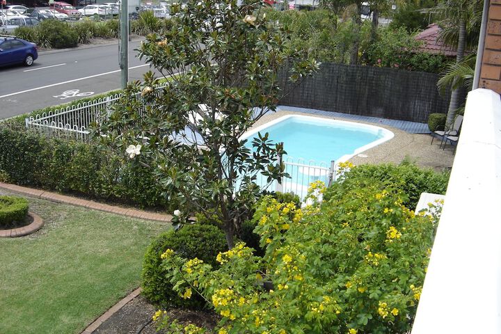 Pool 32 of 37