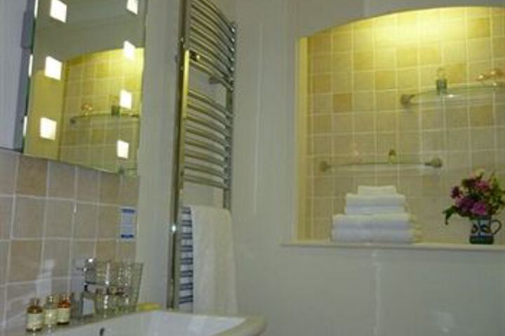 Room 2 of 17