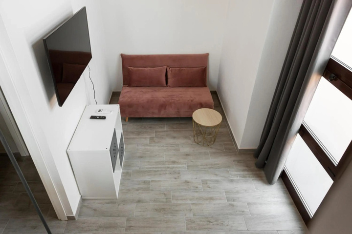 Room 4 of 15
