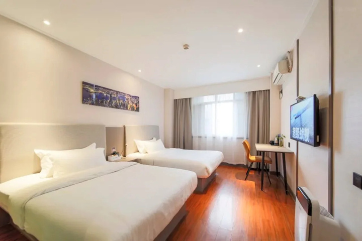 Room 2 of 20