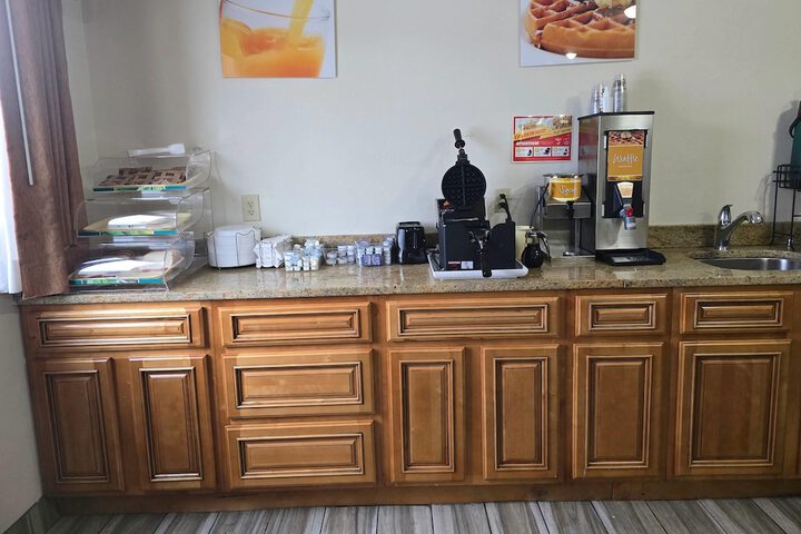 Breakfast/Coffee Service 33 of 41