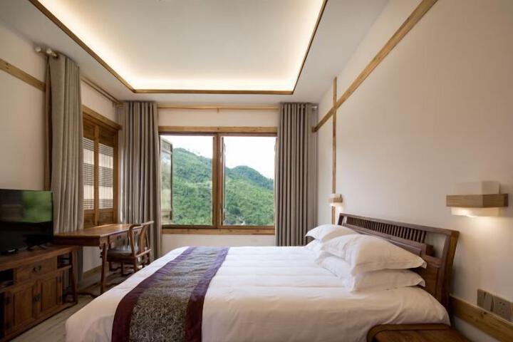 Room 18 of 37
