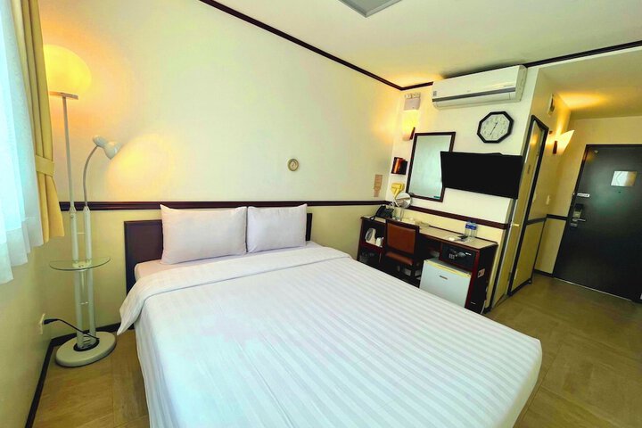 Room 17 of 49