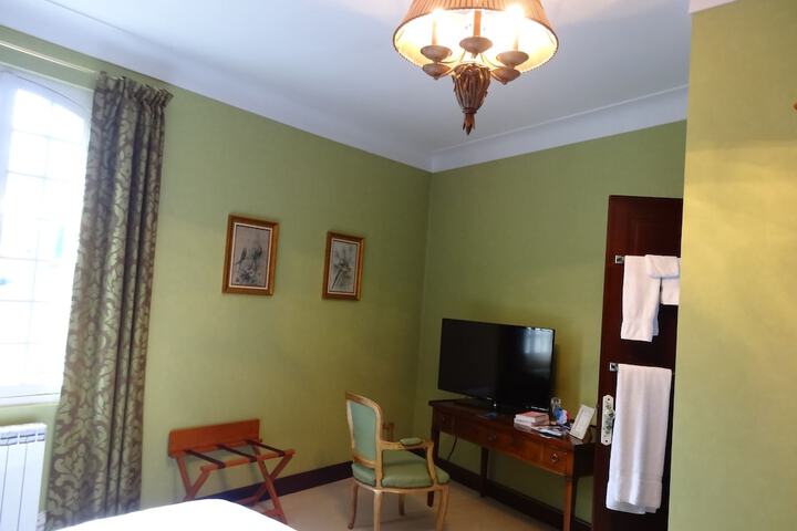 Room 4 of 35