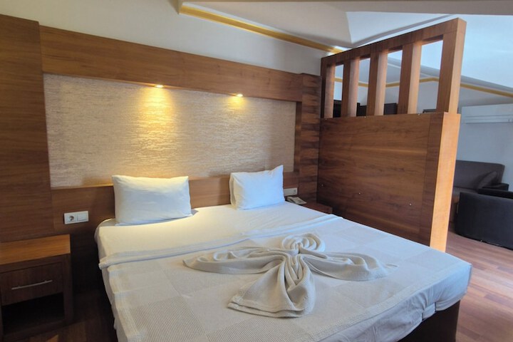Room 6 of 30