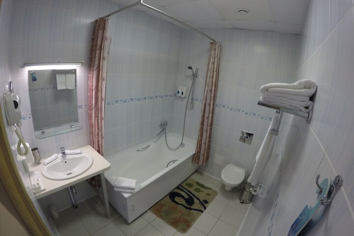 Room 72 of 82