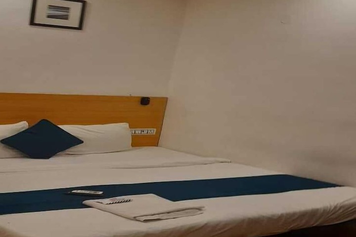 Room 9 of 14
