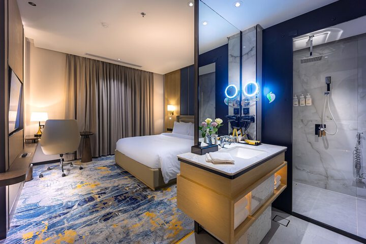 Room 26 of 86