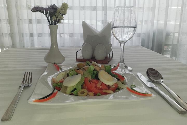 Dining 28 of 43