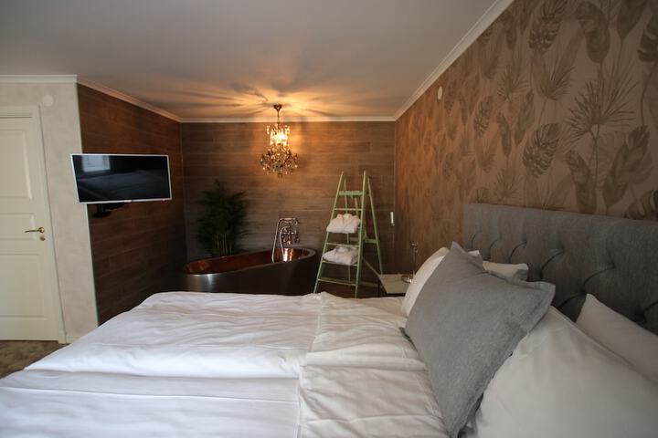 Room 16 of 42