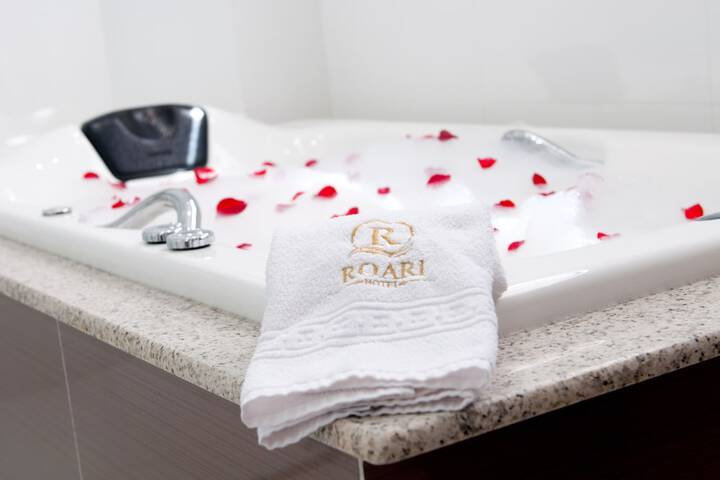 Jetted tub