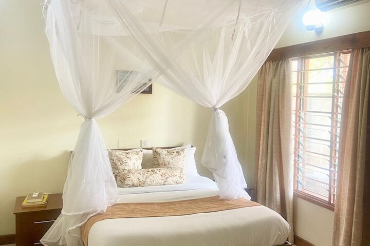 Room 4 of 27