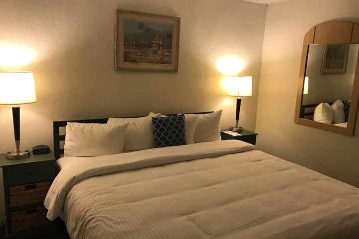 Room 2 of 25