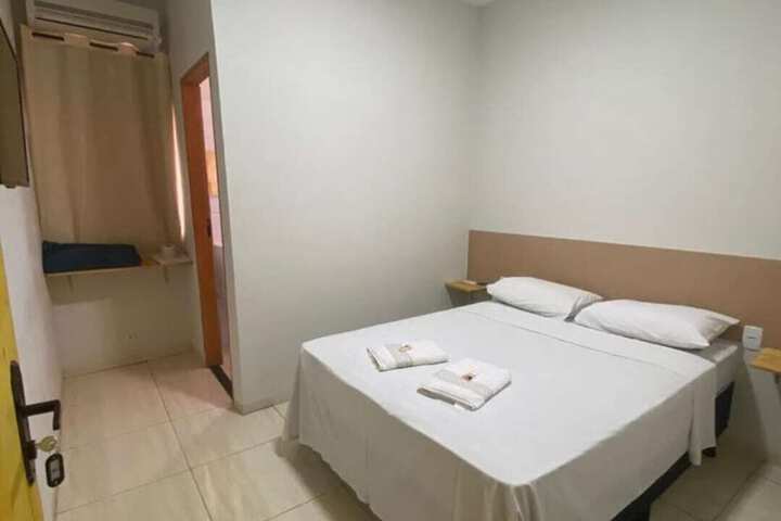 Room 6 of 8