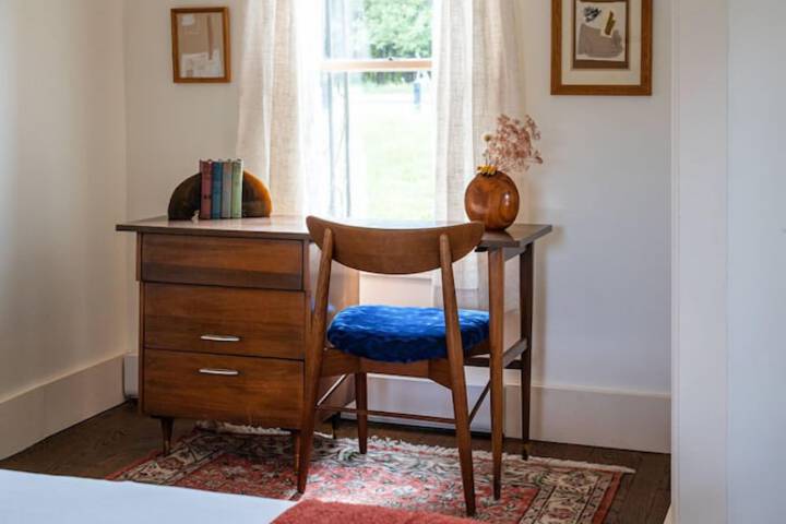 1 Queen Bed (1 of 38)
