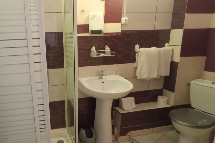 Room 15 of 18