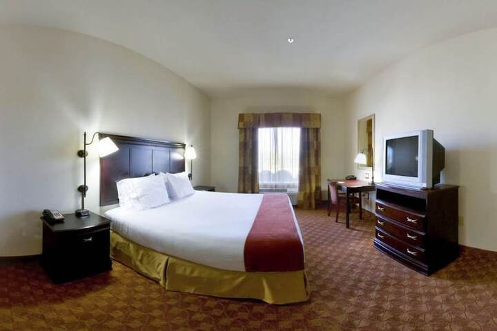 Room 4 of 33