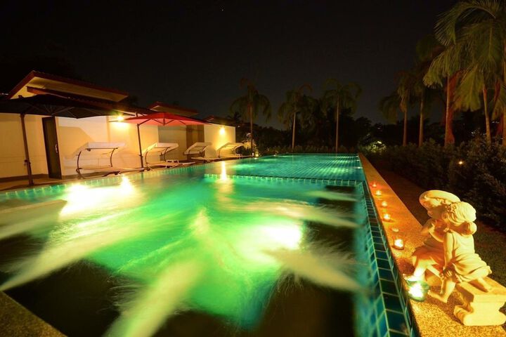 Pool Hotel